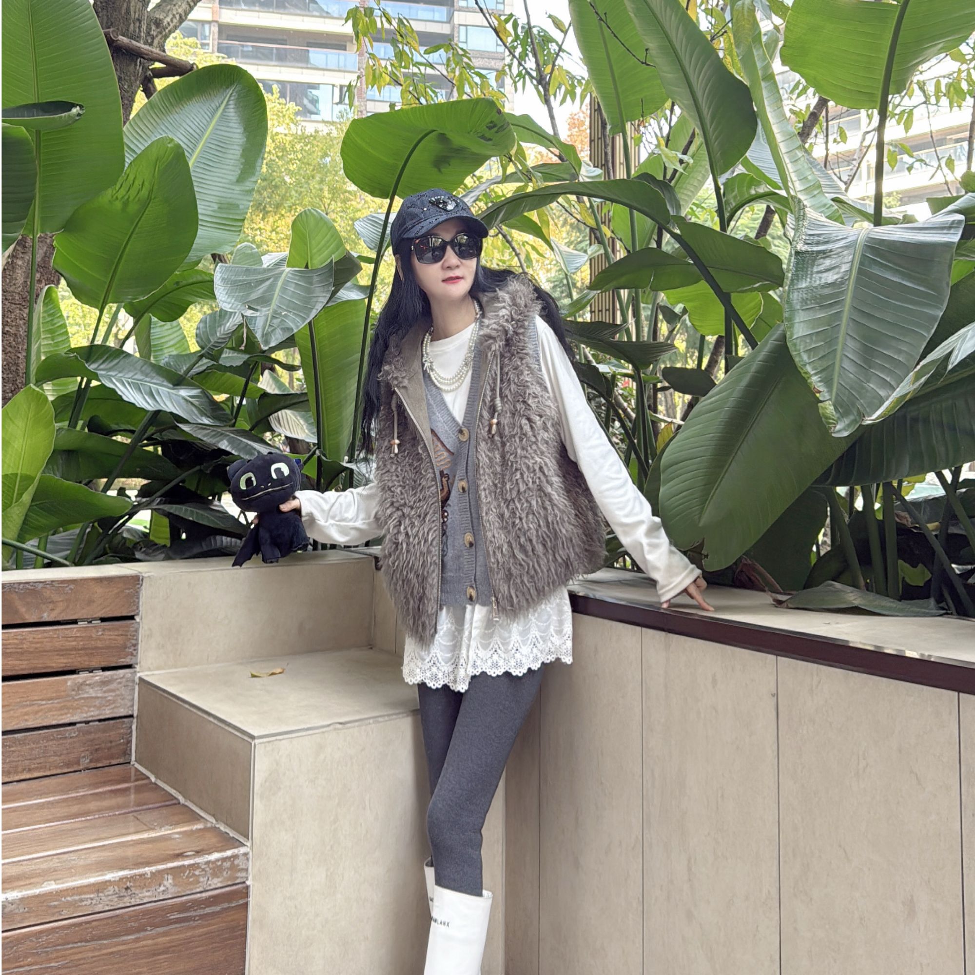 M54J043慕之淇羊羔毛皮毛一体气质连帽时尚百搭马甲