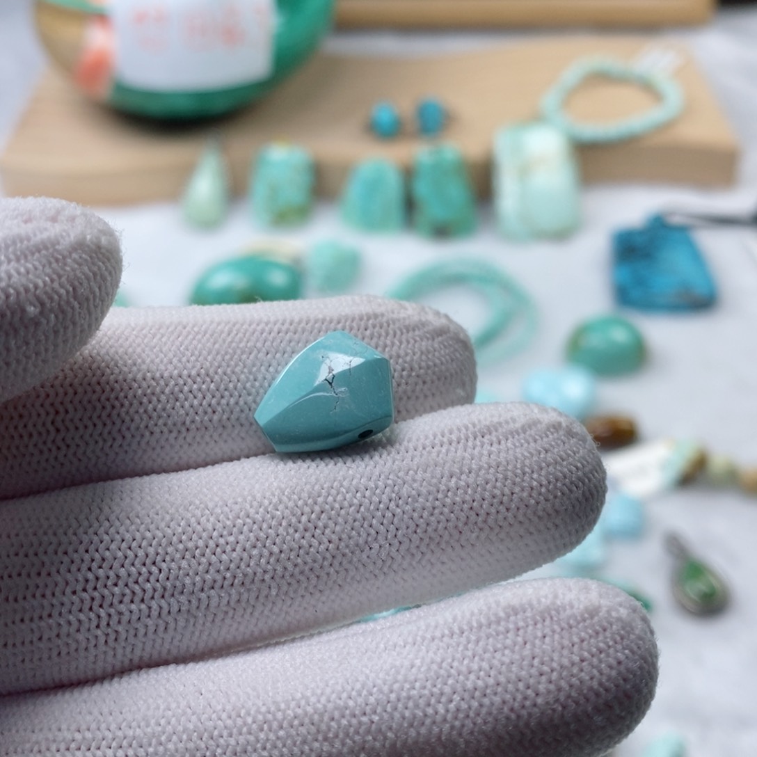 绿松石颈饰未镶嵌