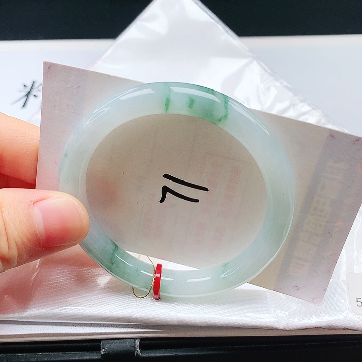 翡翠手镯未镶嵌51圈口