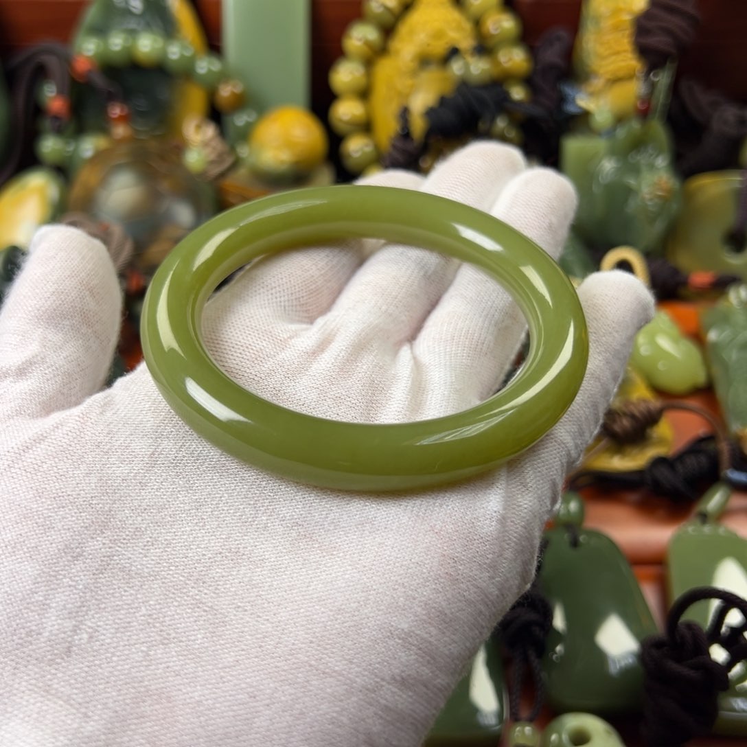 岫岩老玉（透闪石质玉）手镯未镶嵌@**