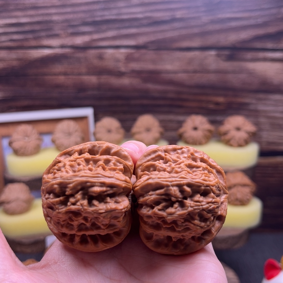 有***鱼桃核吊坠白狮子闪78