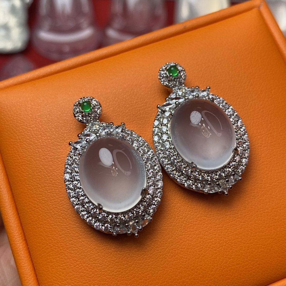 石英质玉合金吊坠