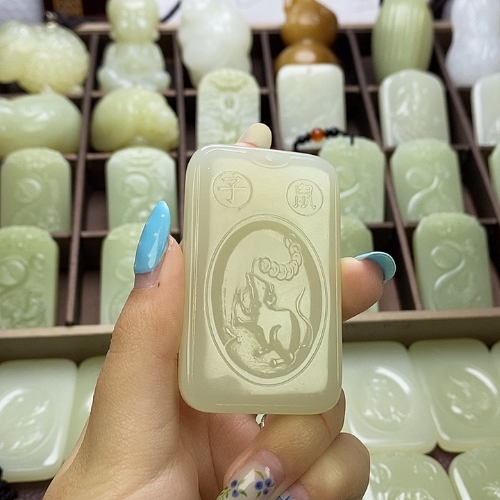 昆仑石双面守护鼠