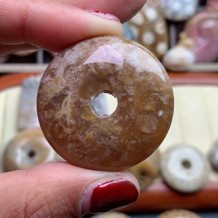 硅化珊瑚（珊瑚玉）颈饰未镶嵌