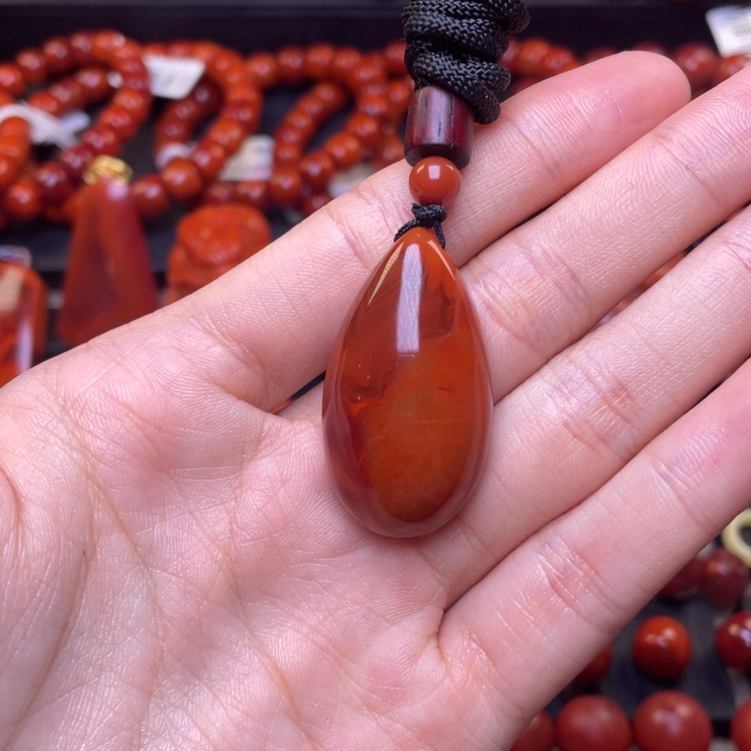 南红玛瑙其他未镶嵌y瓦西牛血红火焰纹水滴吊坠微瑕