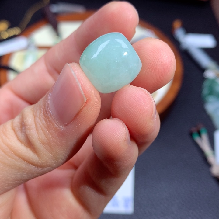 翡翠未镶嵌颈饰宠粉