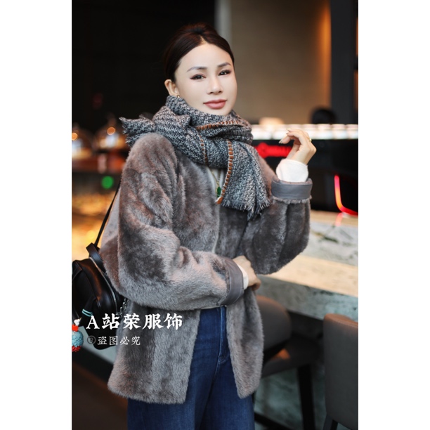 【荣姐精选】气质减龄V领皮毛一体