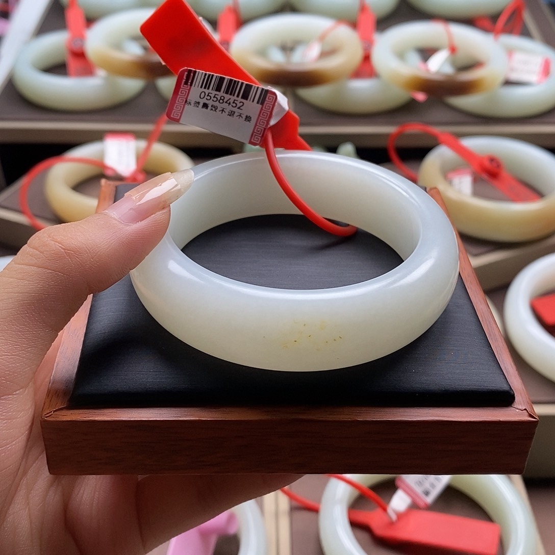 和田玉手镯未镶嵌铁*锤