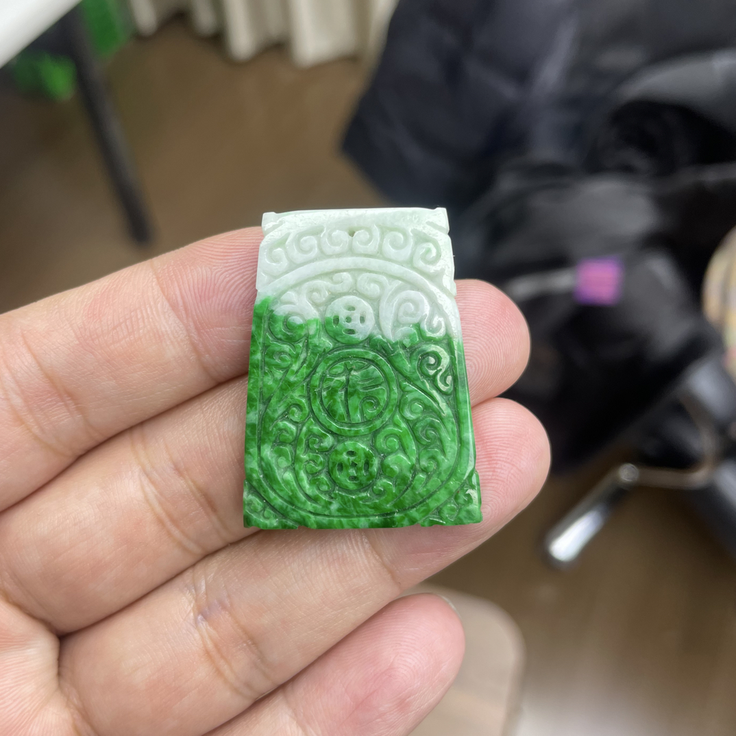 白底青无事牌颜色辣绿裸石