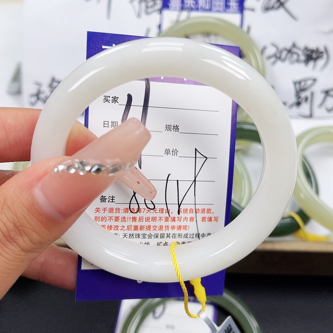 和田玉手镯未镶嵌