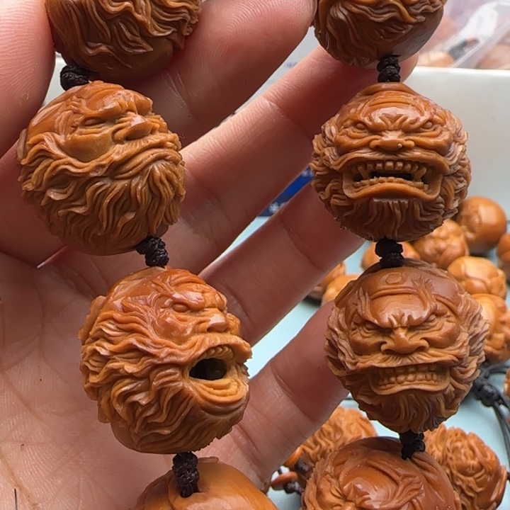 橄榄核手串雕刻工艺