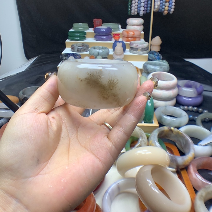 未镶嵌手镯石英质玉飞*