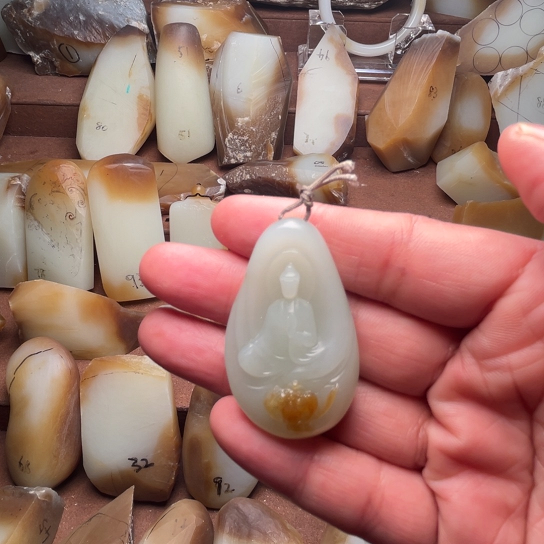 执***伤和田玉未镶嵌包链