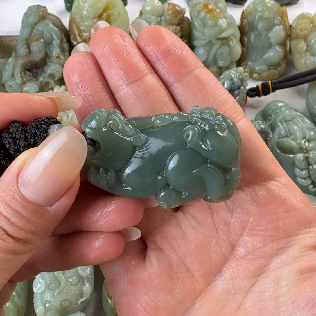 和田玉未镶嵌把件