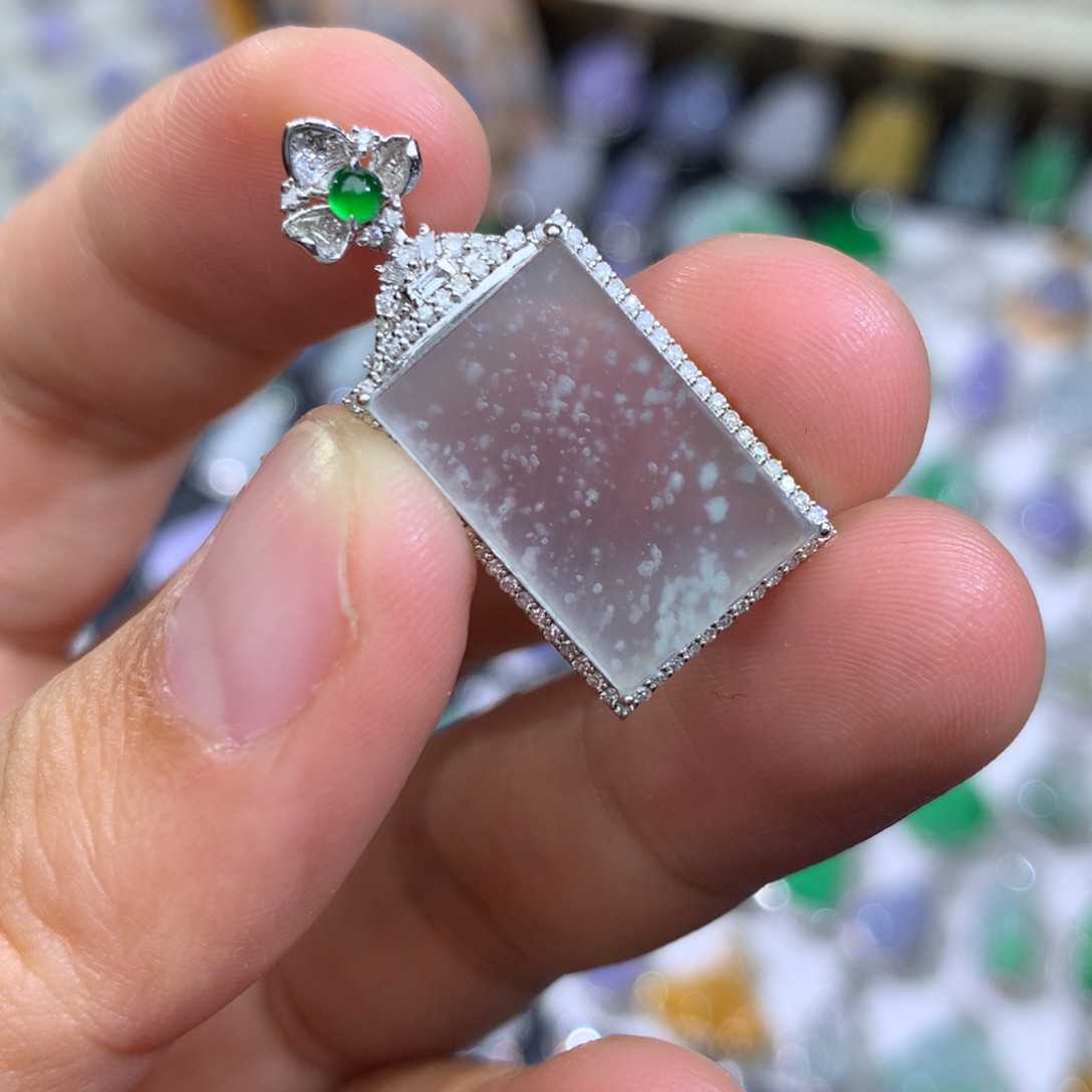 翡翠18K金镶嵌吊坠(不含链)签收后48小时鉴赏期