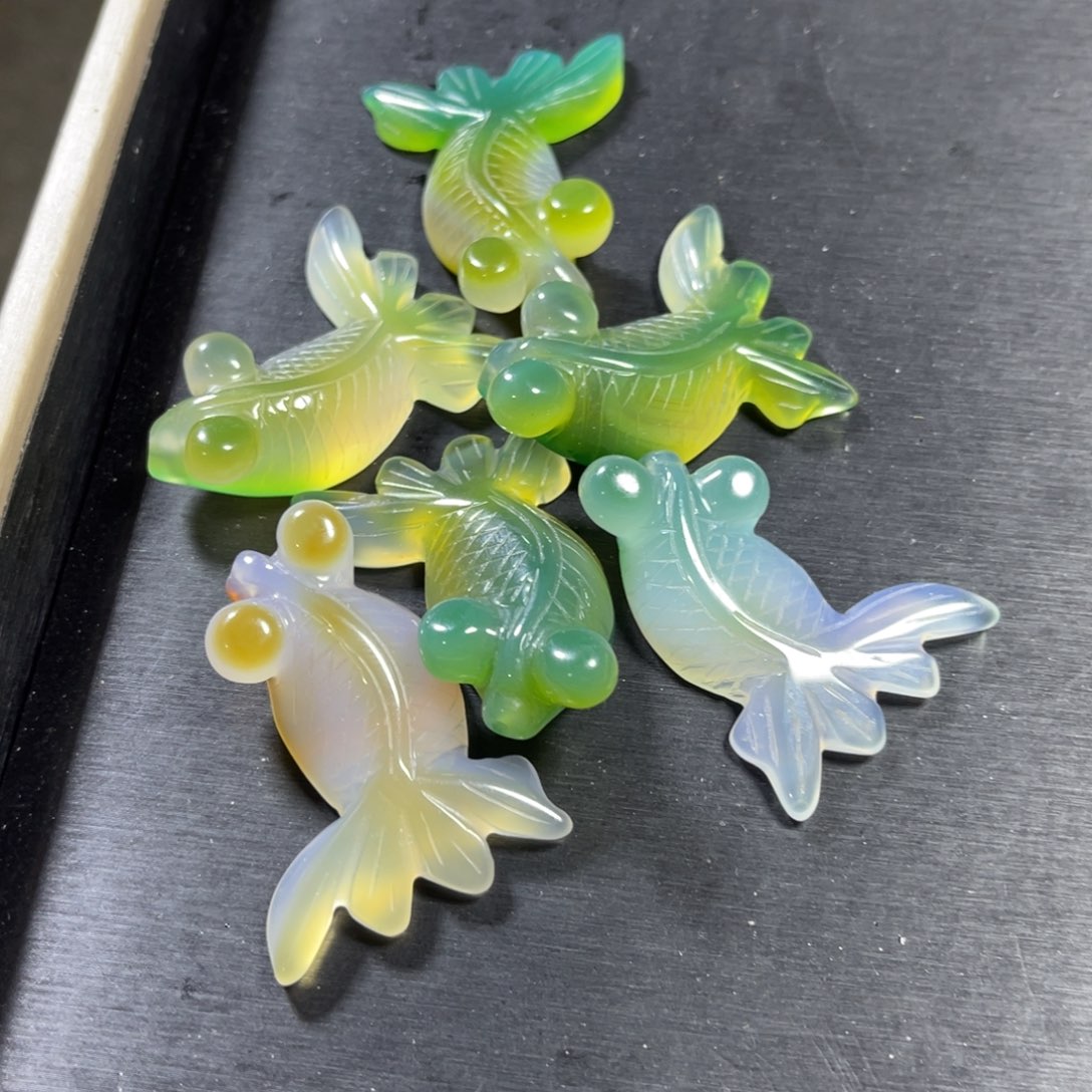 石英质玉未镶嵌颈饰