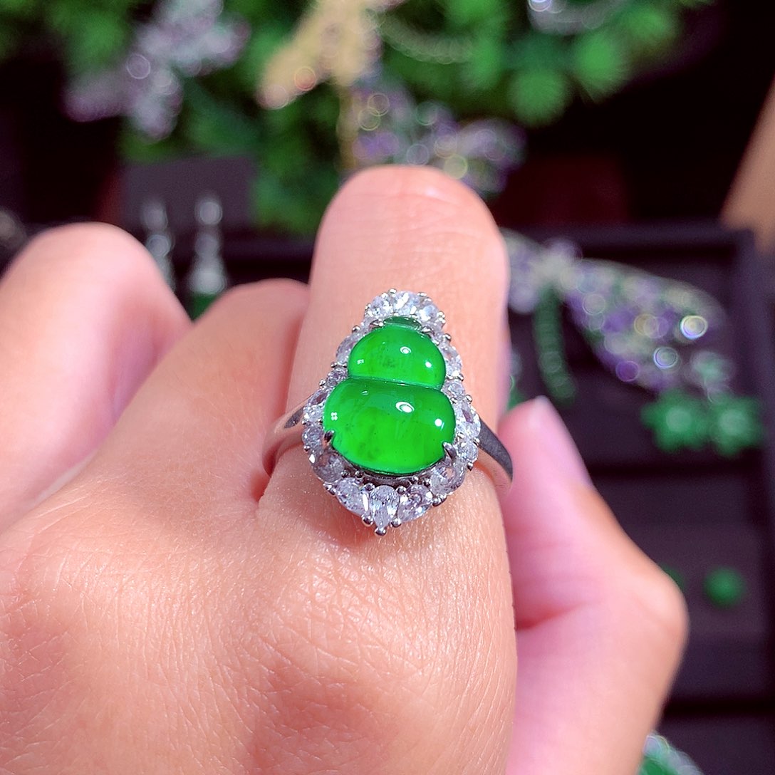 颈饰未镶嵌翡翠天然