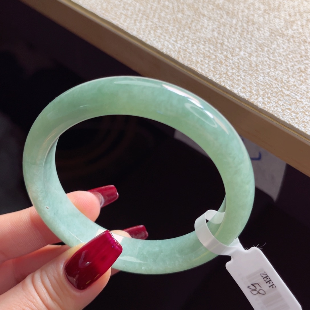 翡翠手镯未镶嵌手镯