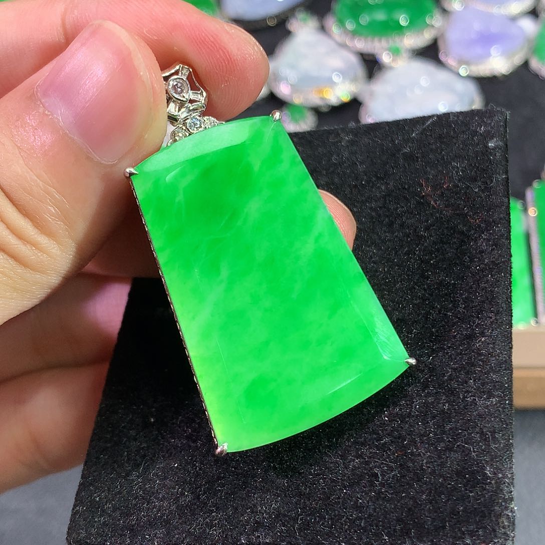 翡翠吊坠(赠链)18K金镶嵌她****姐