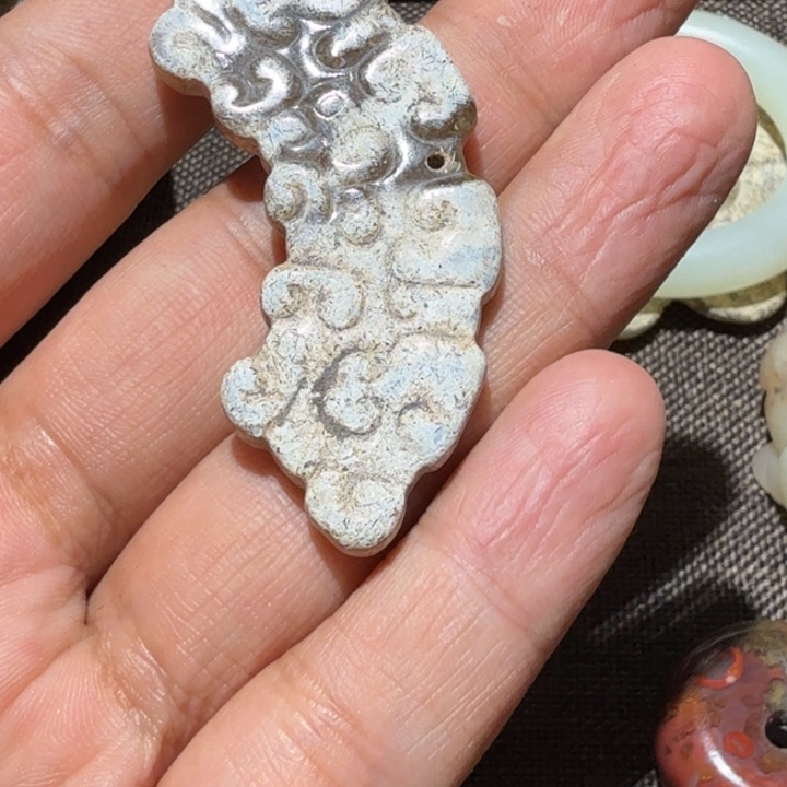 鱼***）和田玉未镶嵌车挂