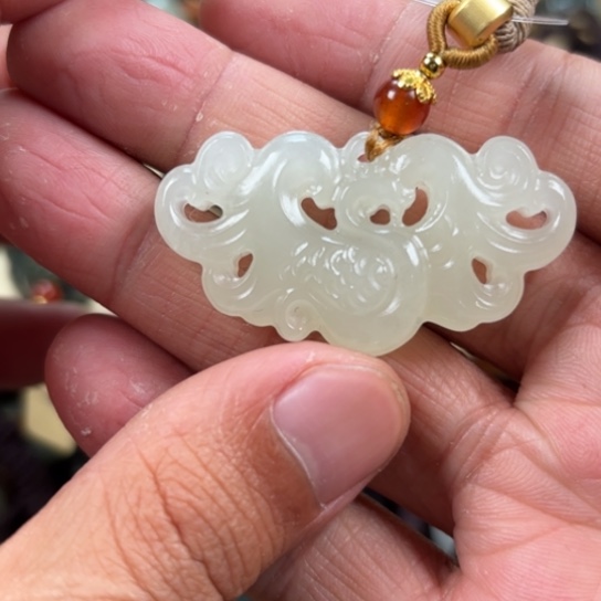 和田玉未镶嵌吊坠