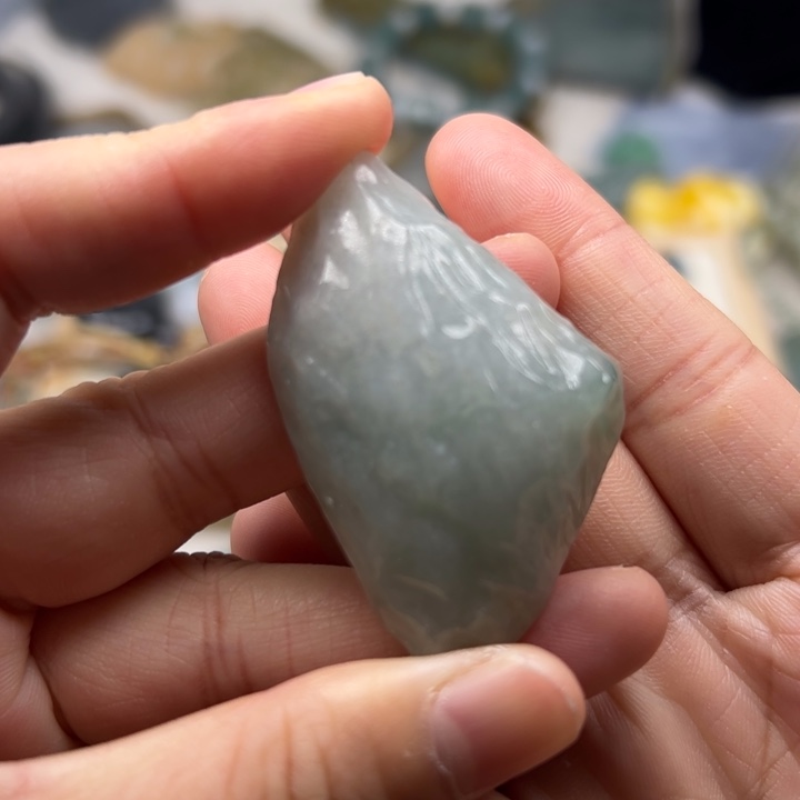 翡翠颈饰未镶嵌毛料