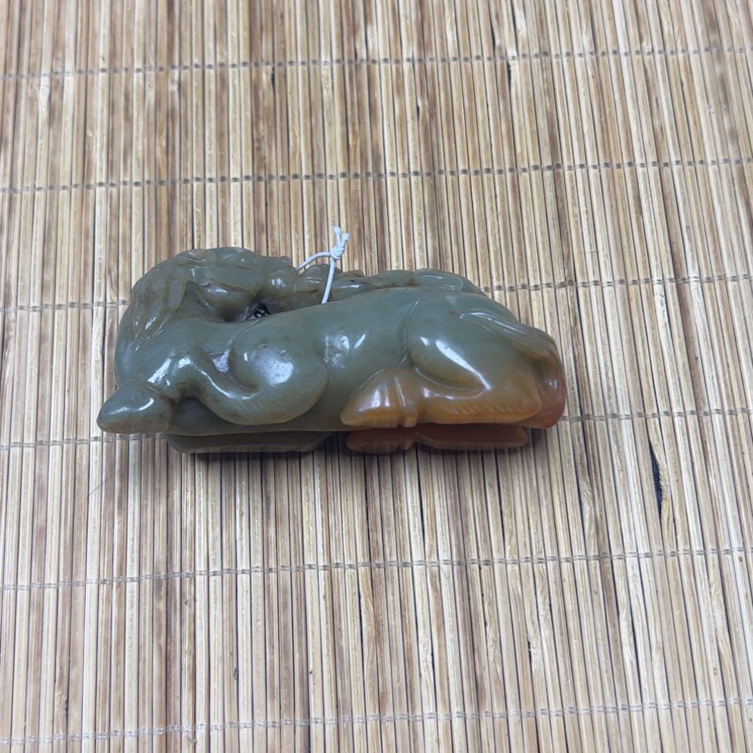 和田玉未镶嵌把件