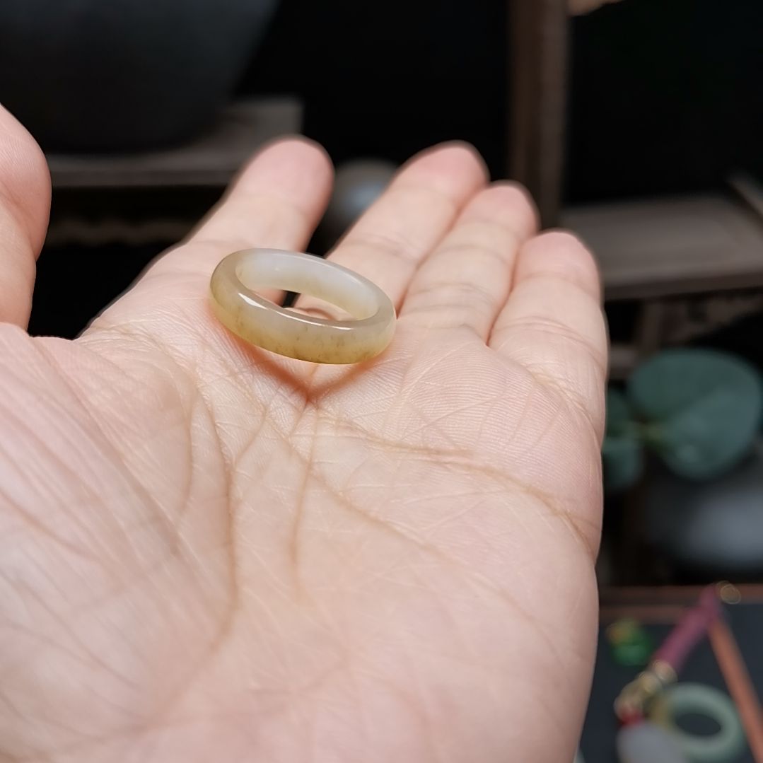 和田玉戒指未镶嵌小*松