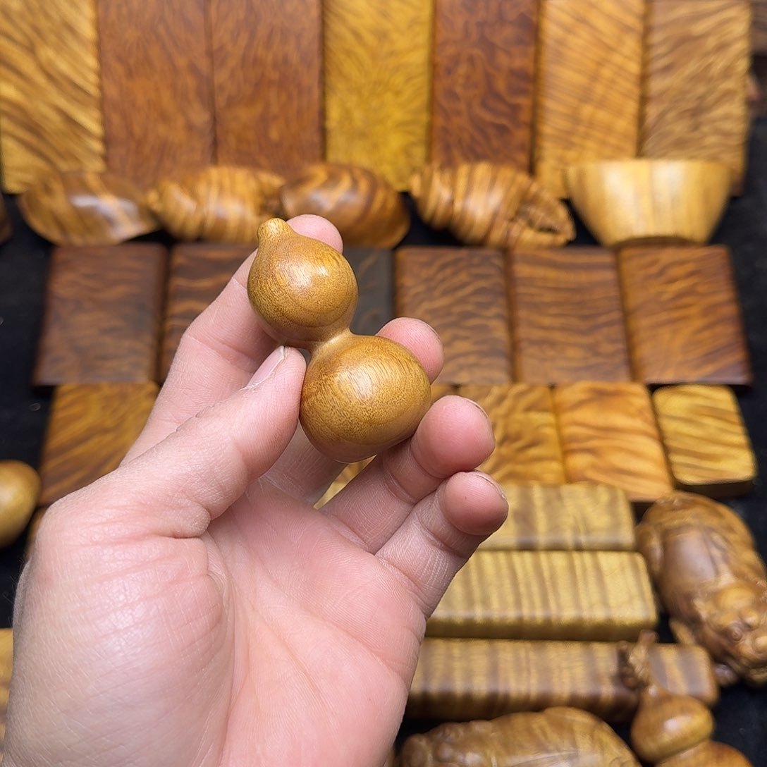 楠木金丝楠木无事牌