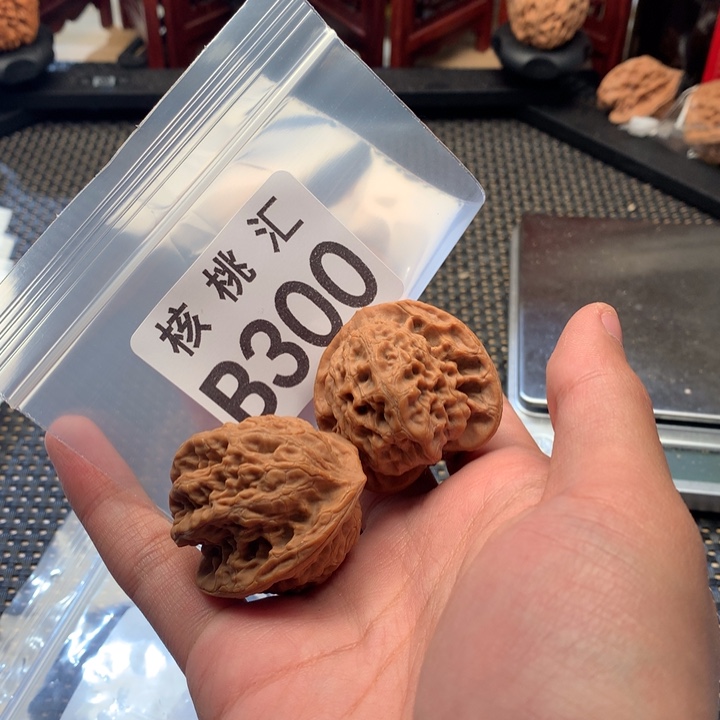 文玩核桃吊坠观音肚