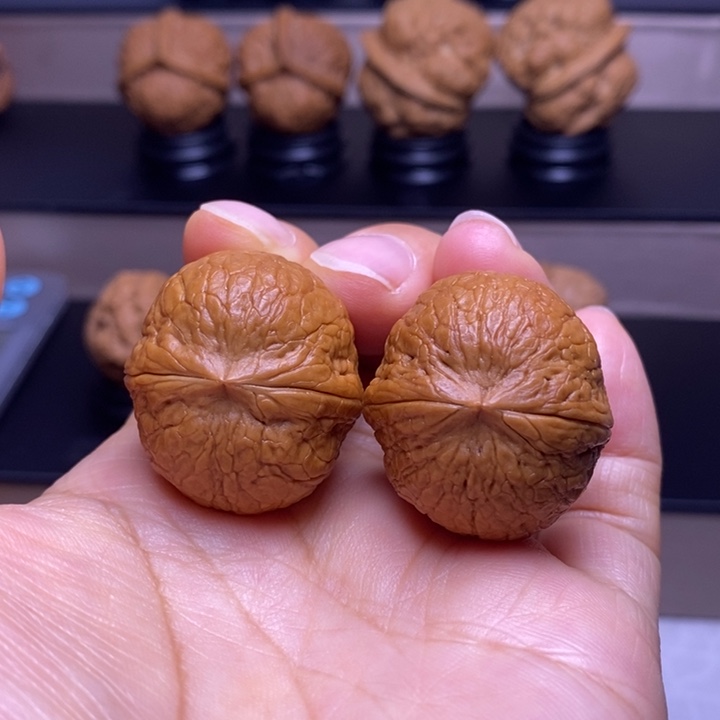 文玩核桃把件粗筋铁蛋18
