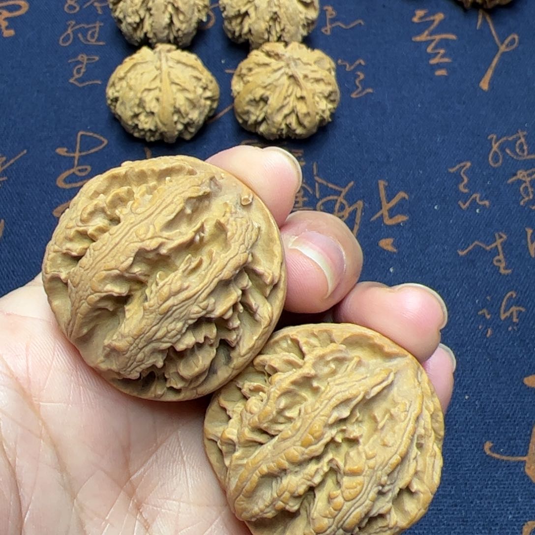 文玩核桃把件秦岭野生植物核桃