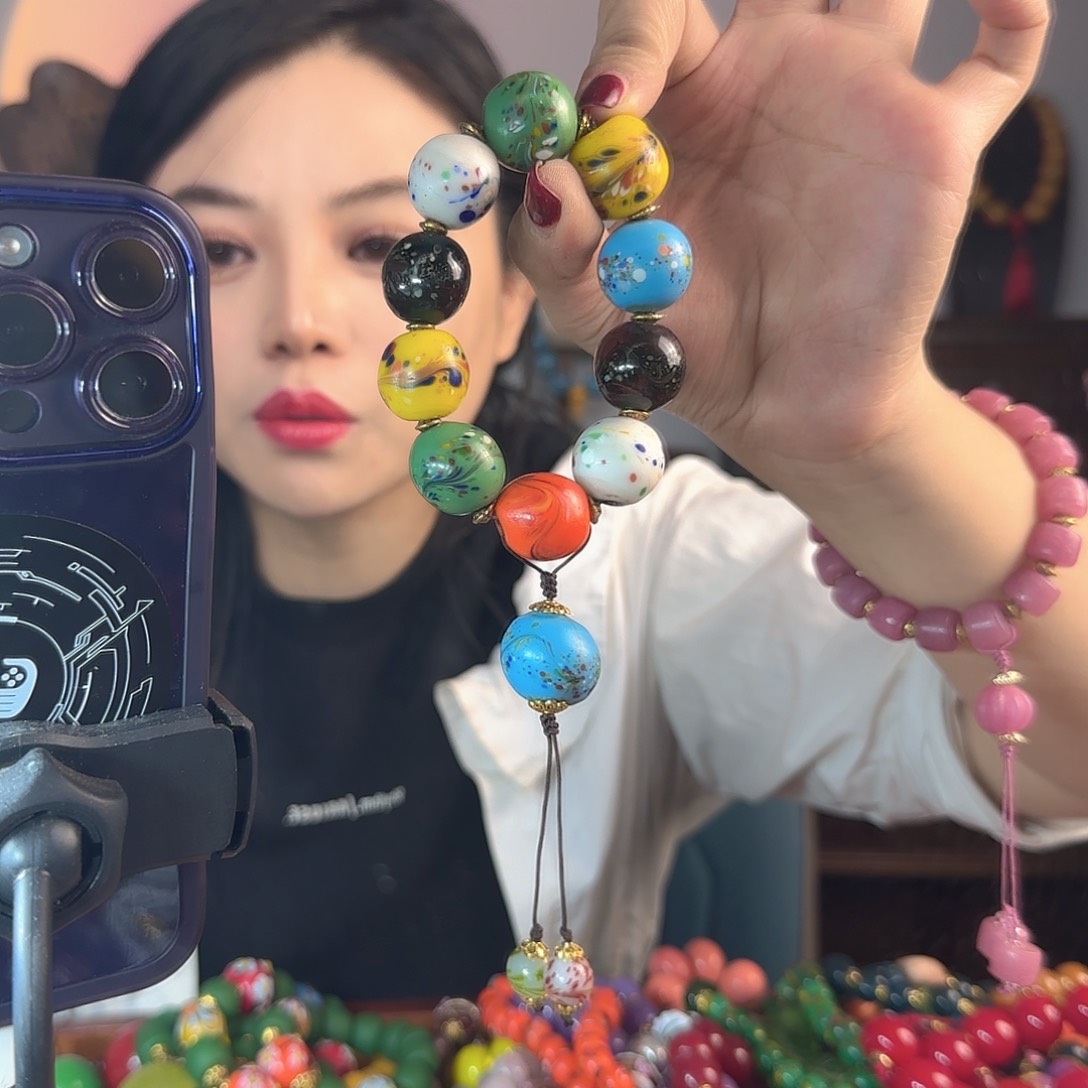 玻璃颈饰老琉璃的故事是一个人的故事