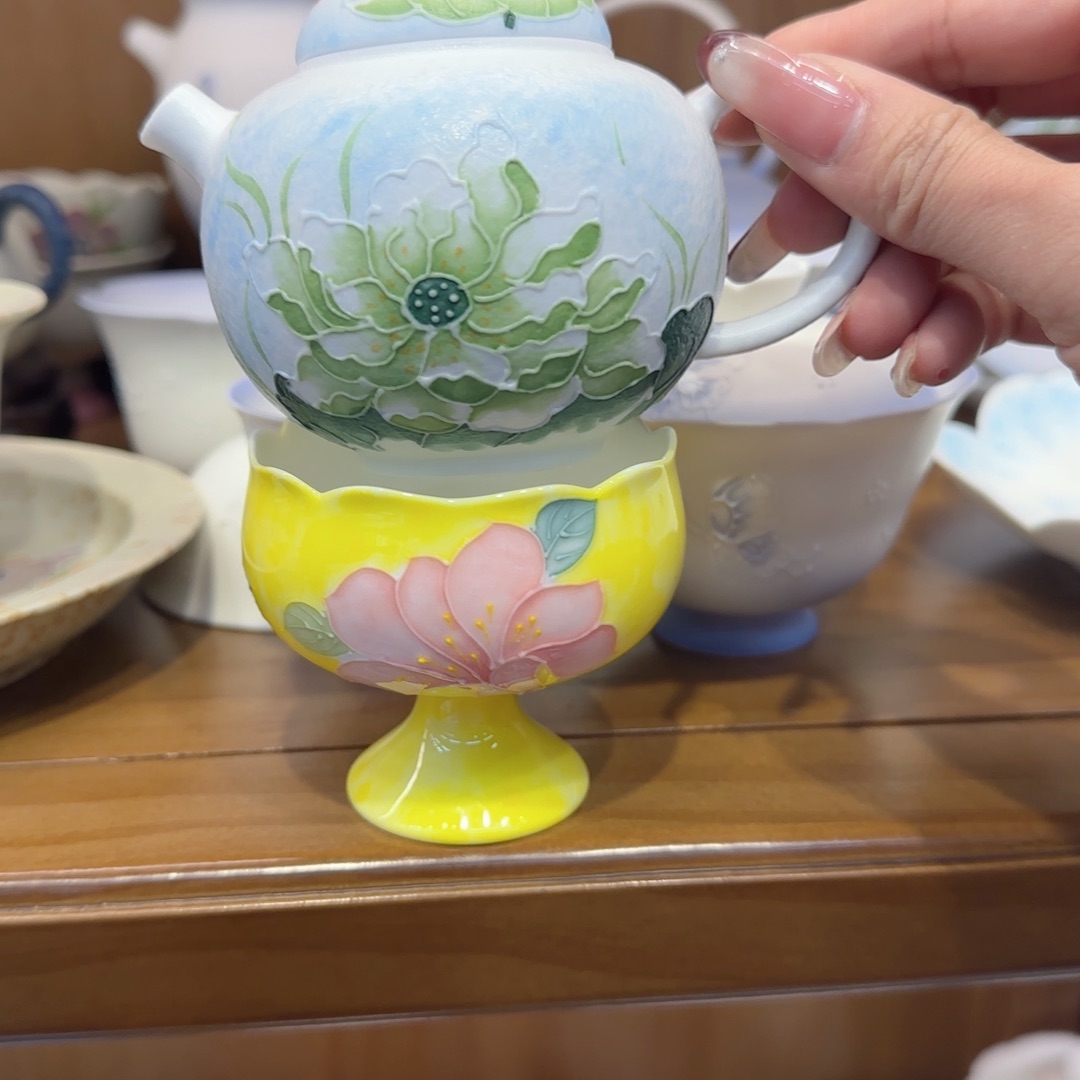 *****一个壶之杯子都是荷花