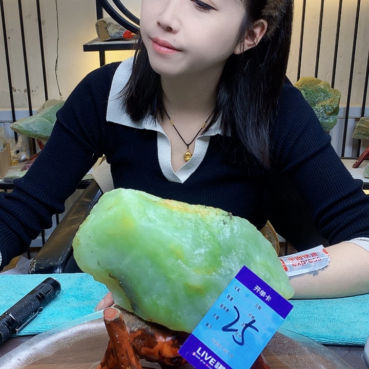 蛇纹石玉未镶嵌原石