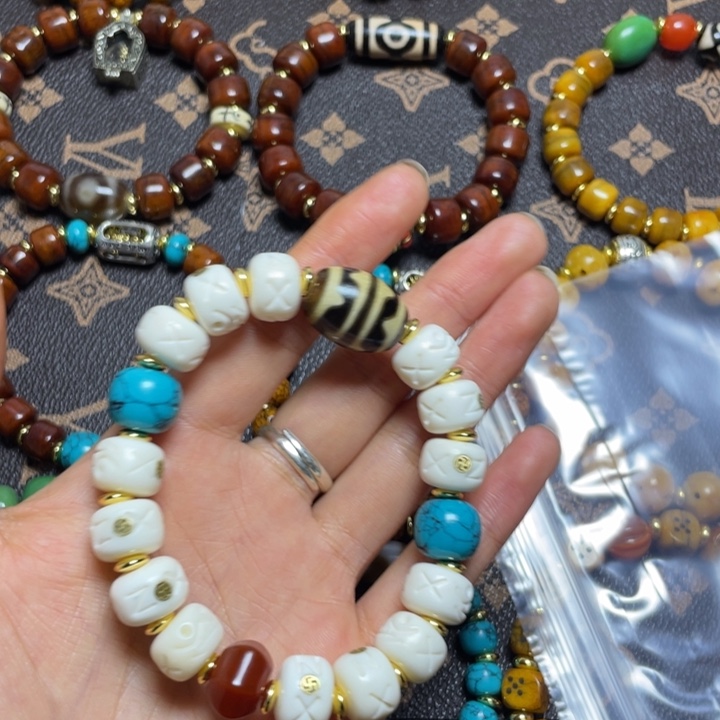 老***飞藏式风格设计风格