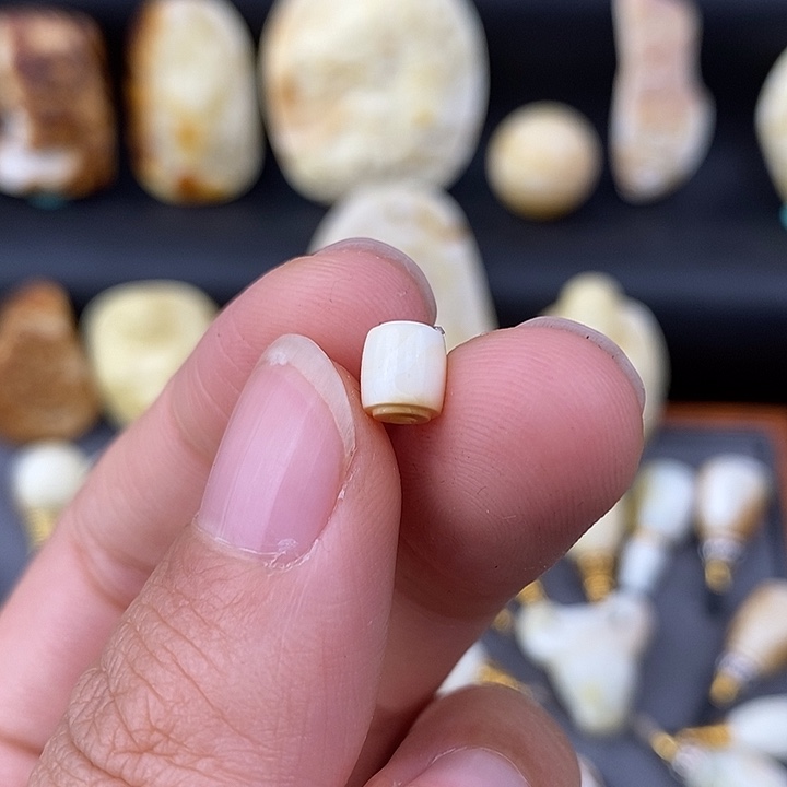 琥珀未镶嵌裸石5瓷白腊线束b319