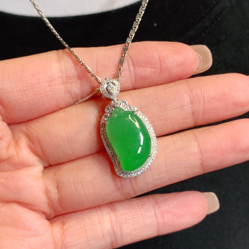 【闪购商品】颈饰18K金镶嵌翡翠福瓜