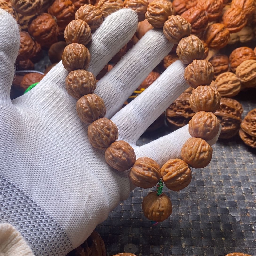 凡***哥文玩核桃吊坠树王