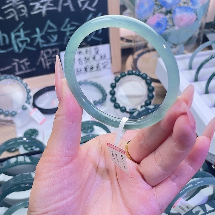 翡翠手镯未镶嵌55-56圈