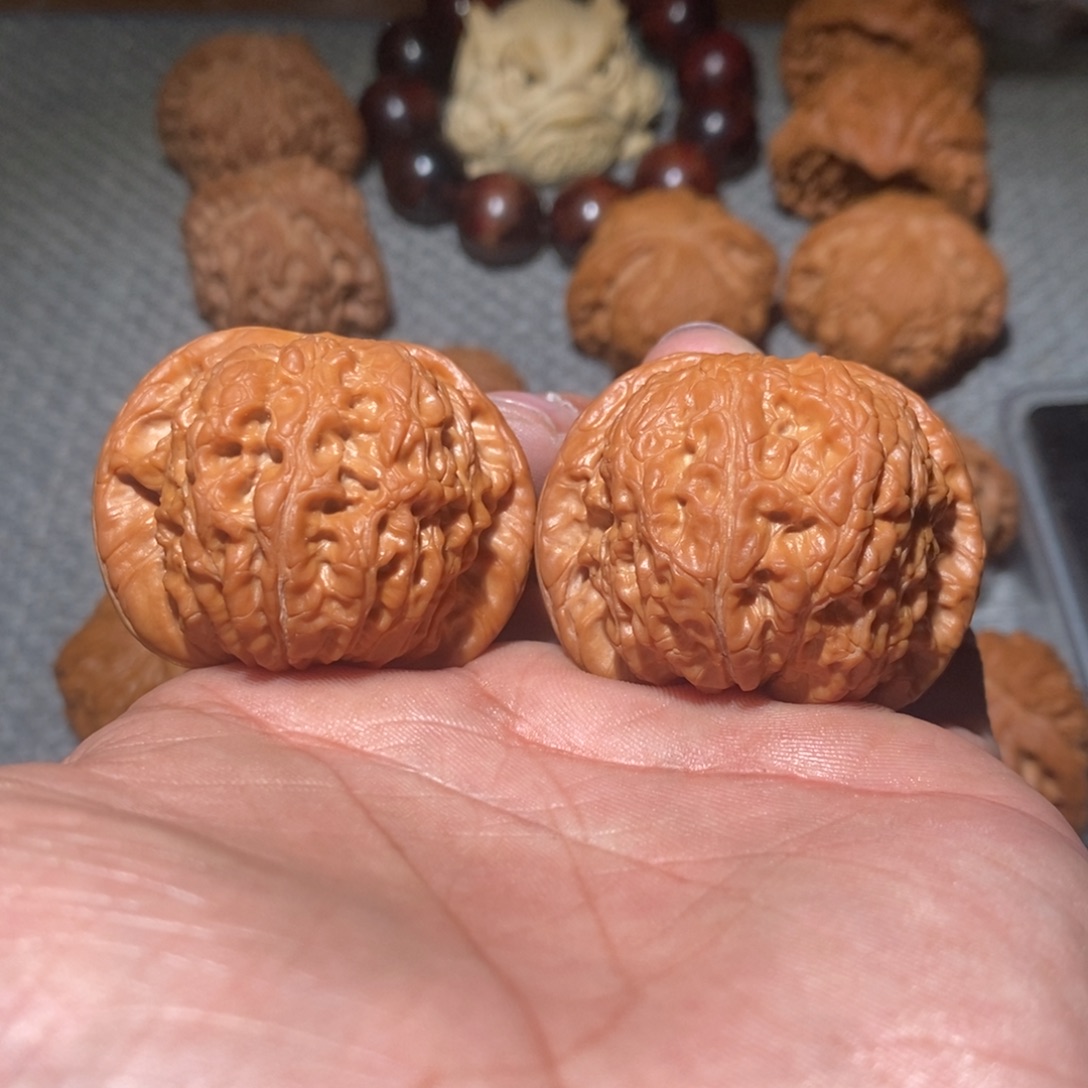 J***u文玩核桃吊坠血麒麟。 