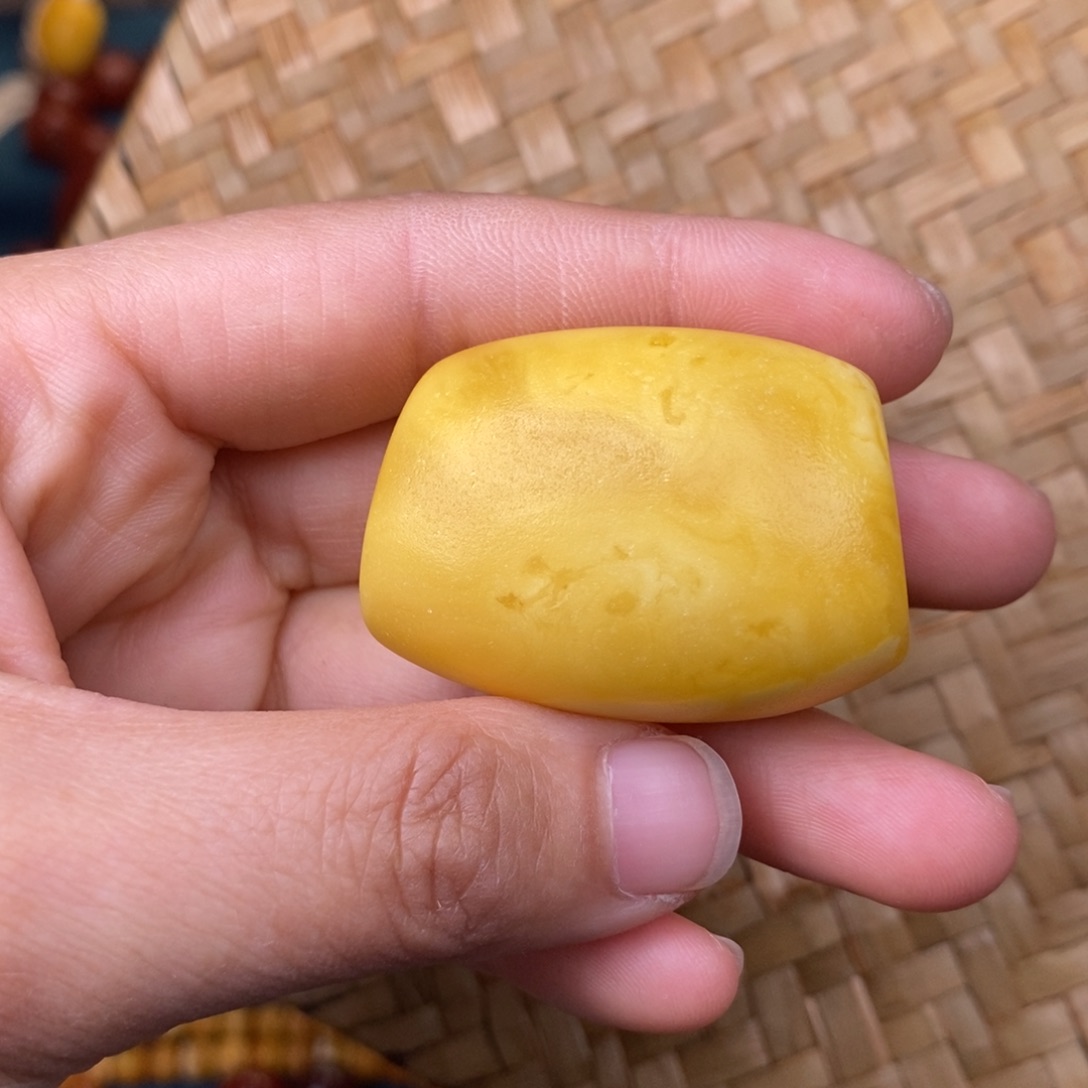 蜜蜡裸石未镶嵌蜜蜡