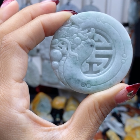 翡翠颈饰未镶嵌翡翠