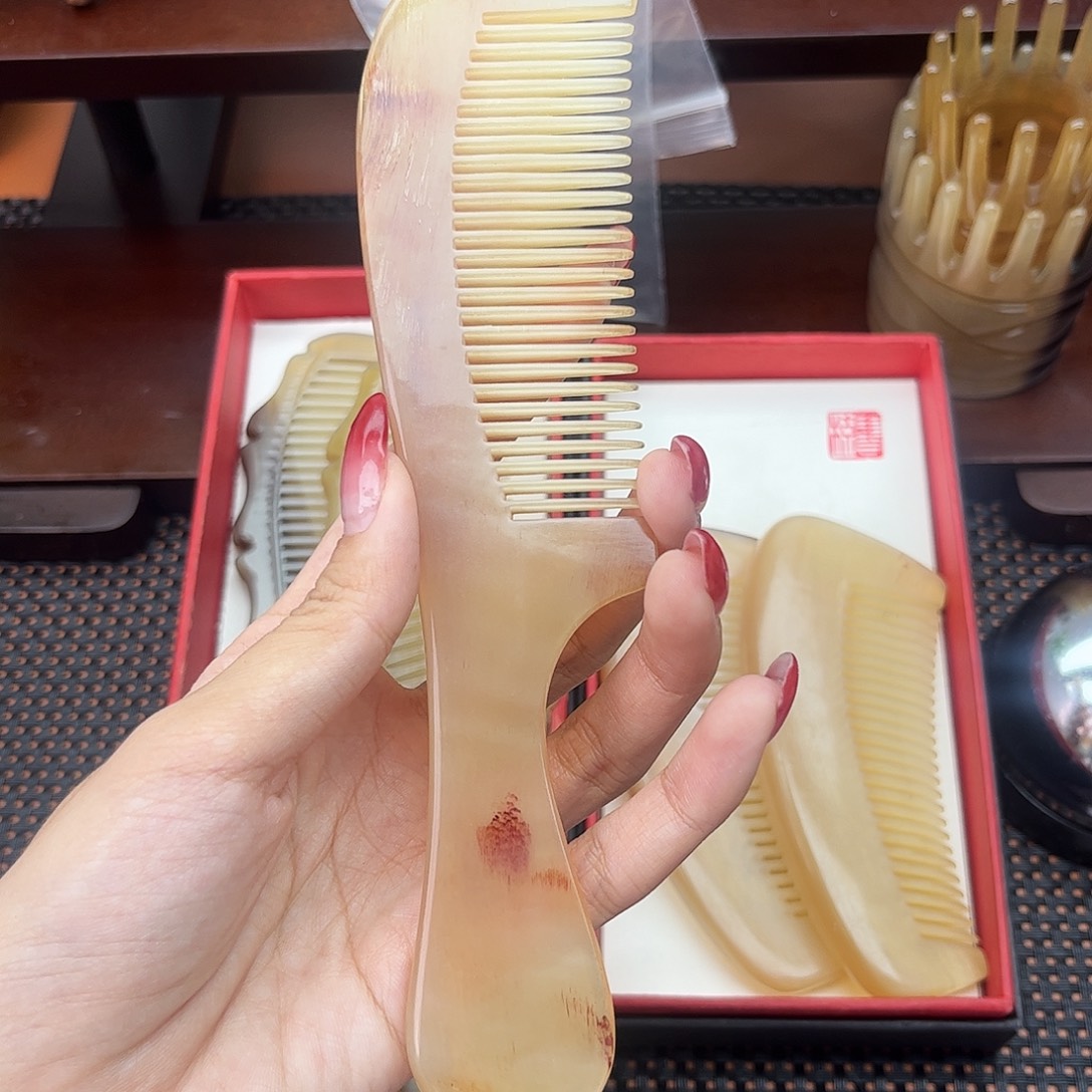 手工制作纯牛角梳子