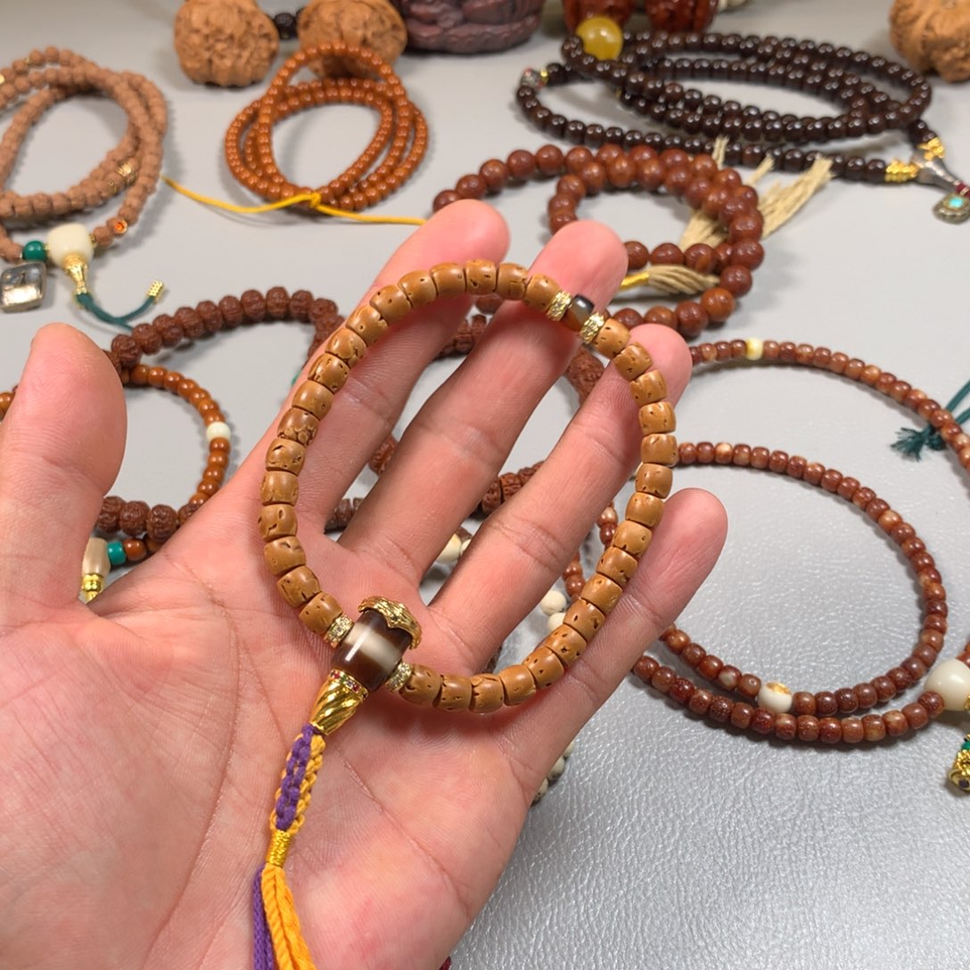 桃核吊坠。。。。。。。。。。