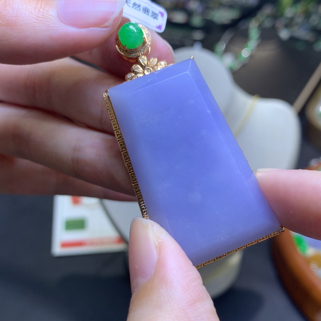 颈饰18K金镶嵌翡翠