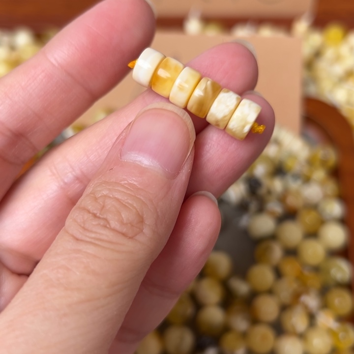 蜜蜡未镶嵌裸石7.7mm一组