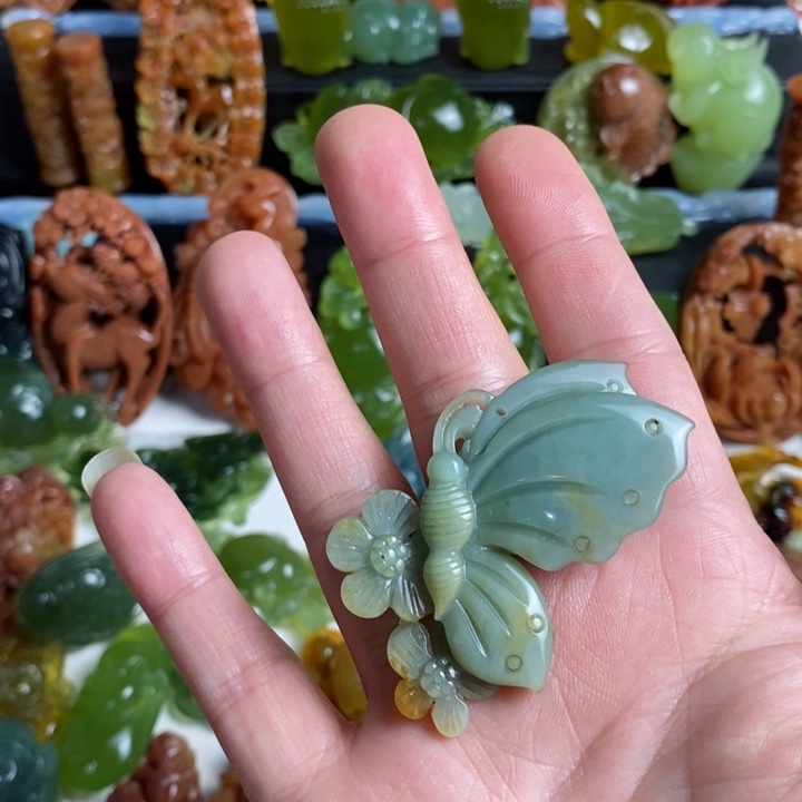 蛇纹石玉未镶嵌颈饰