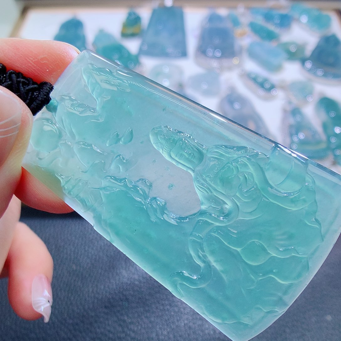 翡翠颈饰未镶嵌翡翠