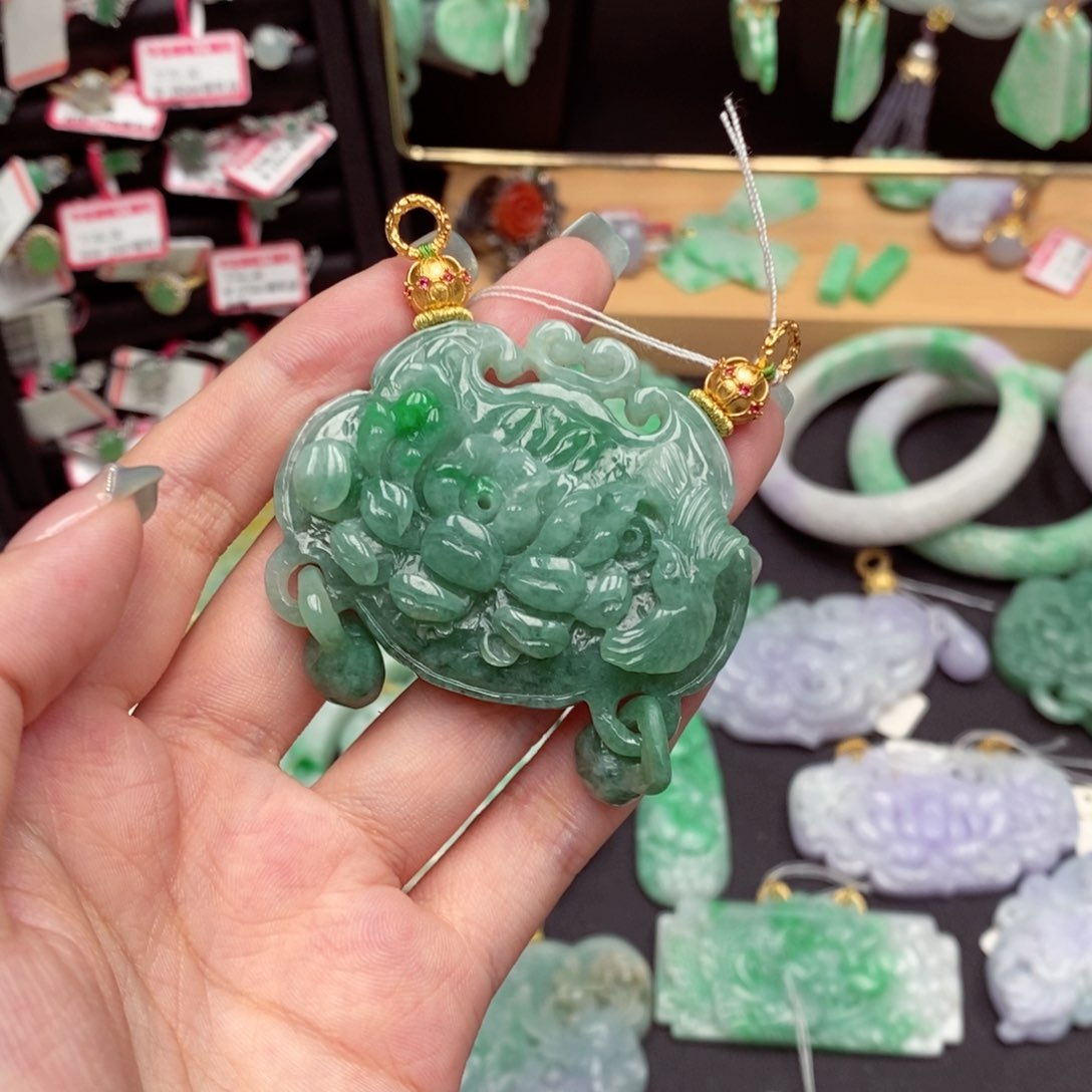 翡翠未镶嵌颈饰翡翠